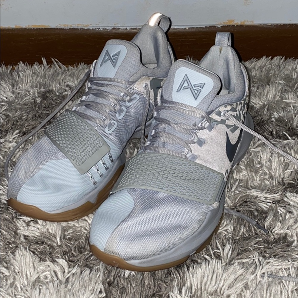 Paul George basketball shoes